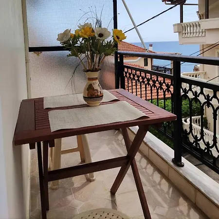 Apartment διαμέρισμα για οικογένεια με θέα την θάλασσα *